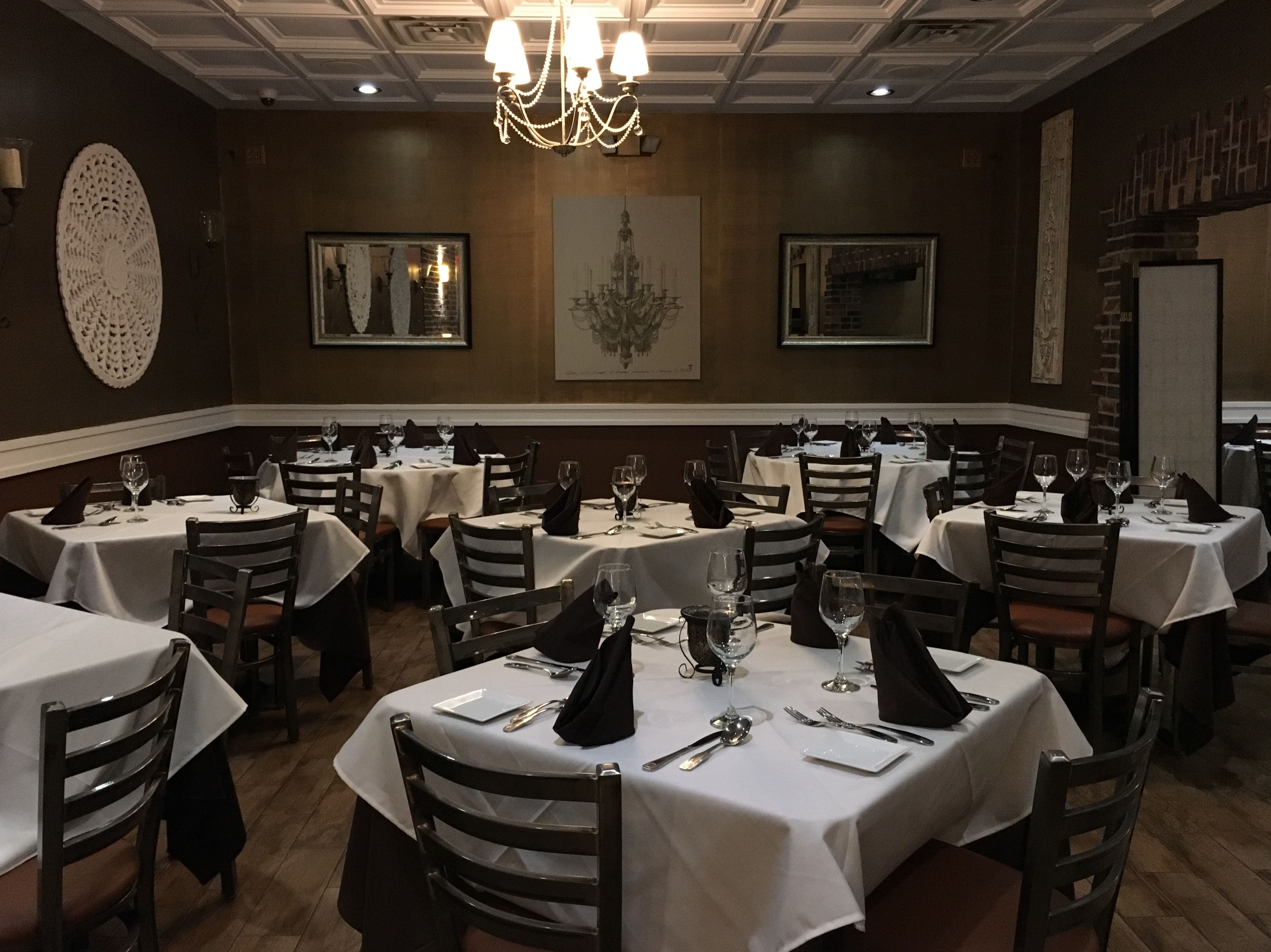 La Fontana Sorellena dining room